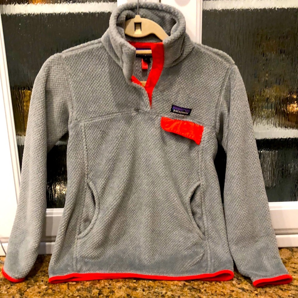 Patagonia fleece size xs gray with coral trim